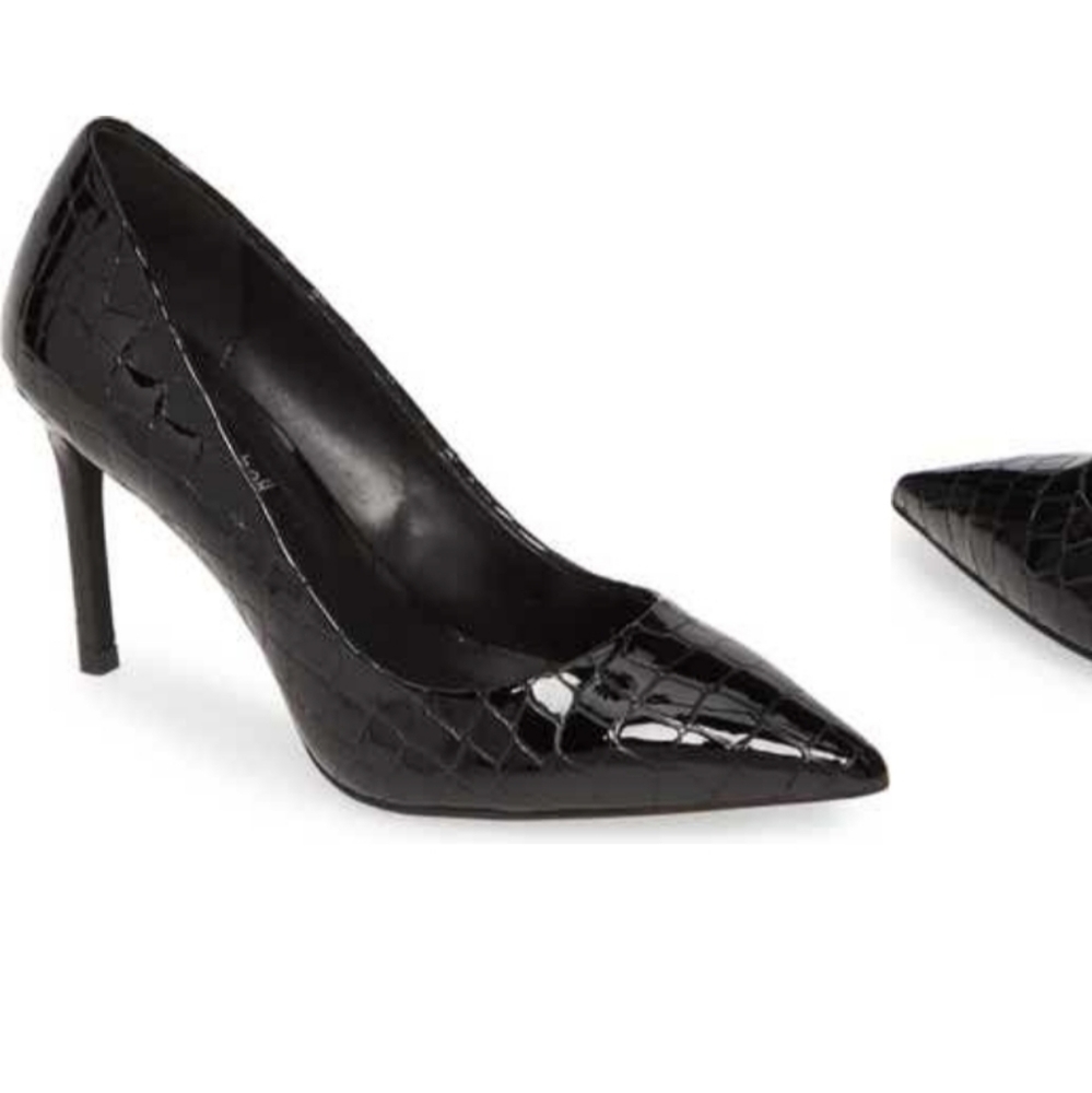 Black pumps